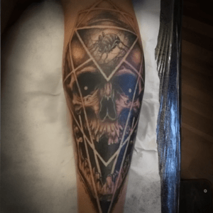 Tattoo Darkart Schädel Spinne